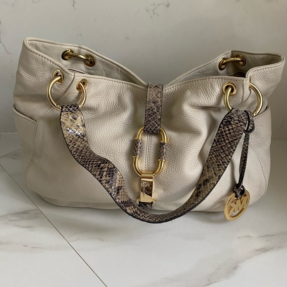 MICHAEL KORS Ivory Soft Pebbled Leather Hobo Shoulder Bag - Picture 5 of 16